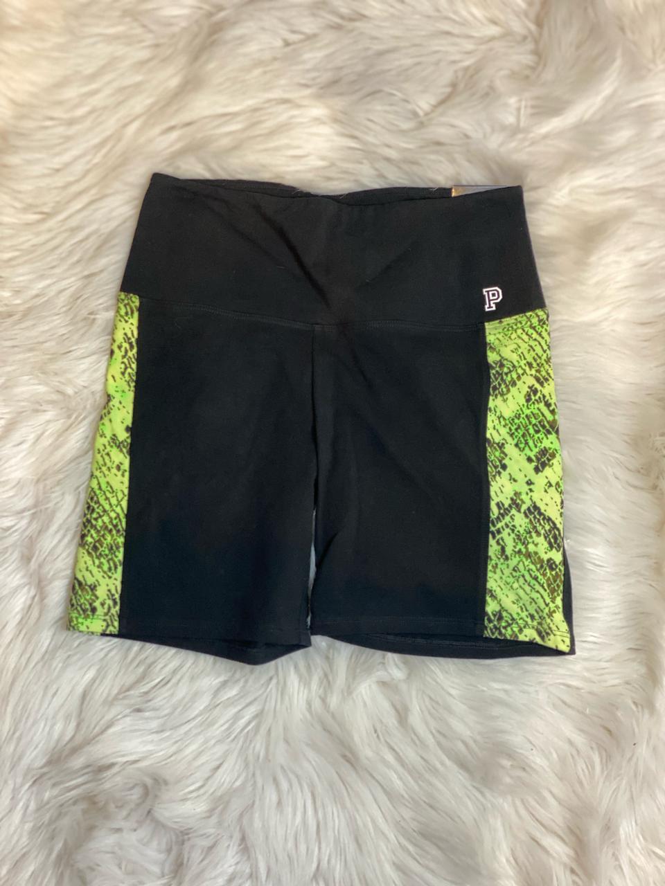 Pink Yoga Short p/Dama Color "Negro/verde" Talla "M"
