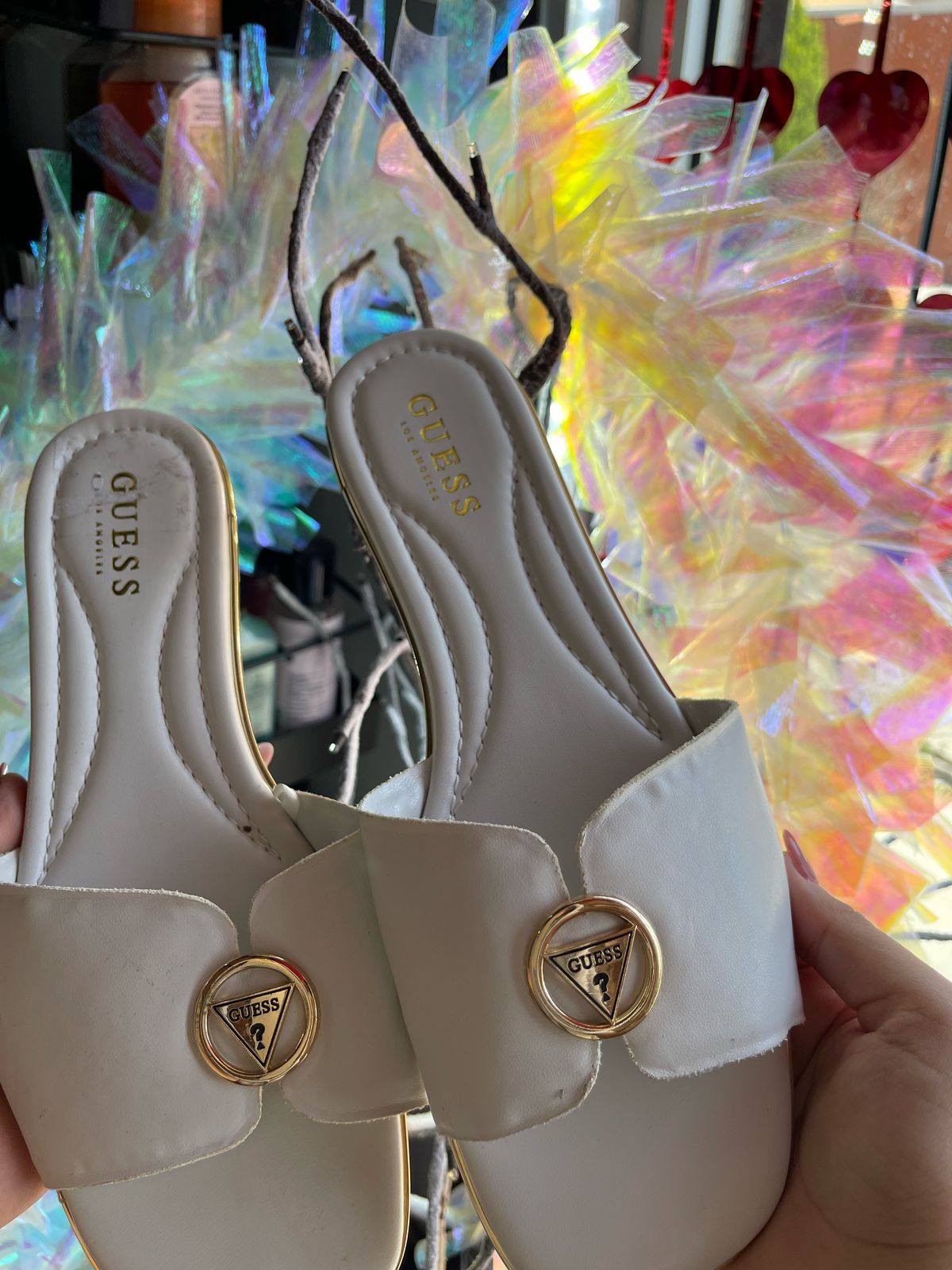 Sandalia GUESS Color Blanco Talla 6.5 MX SIN CAJA