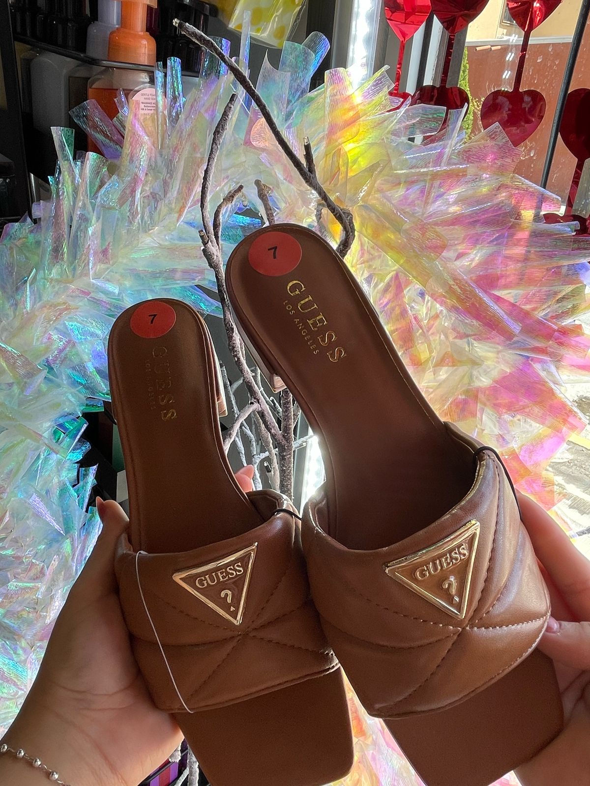 Sandalia GUESS Tacon Bajo Talla 4 MX SIN CAJA