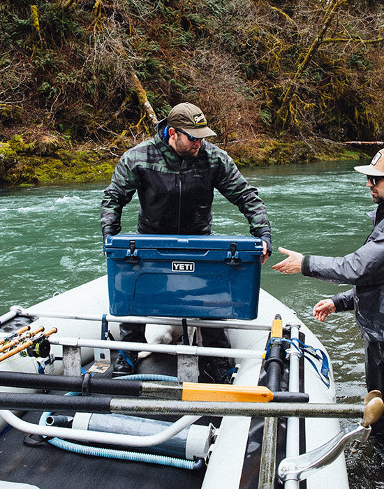 YETI Hielera Rígida Tundra 65 (42 LATAS) Tono AZUL MARINO