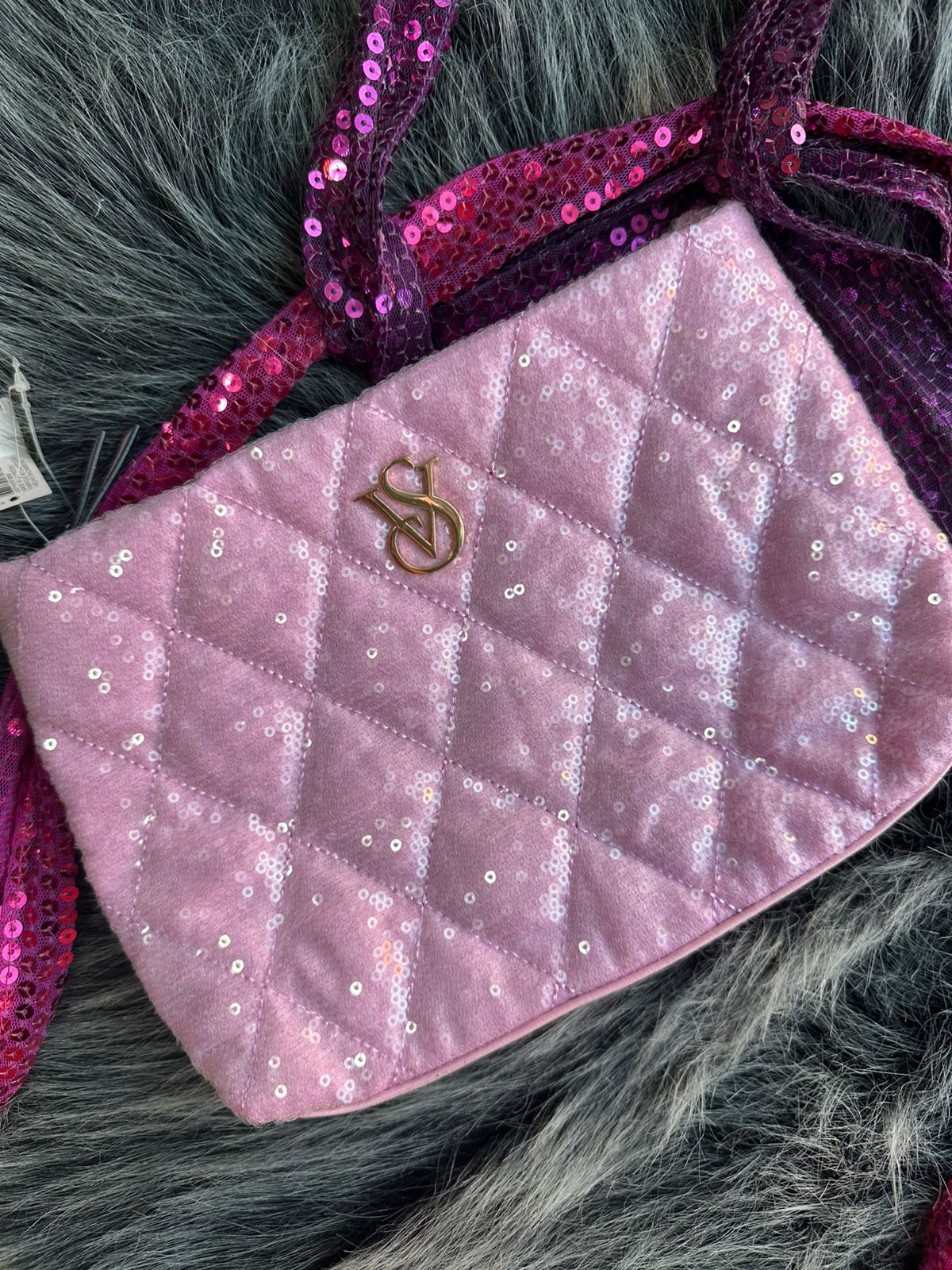 COSMETIQUERA LENTEJUELA ROSA VICTORIA´S SECRET