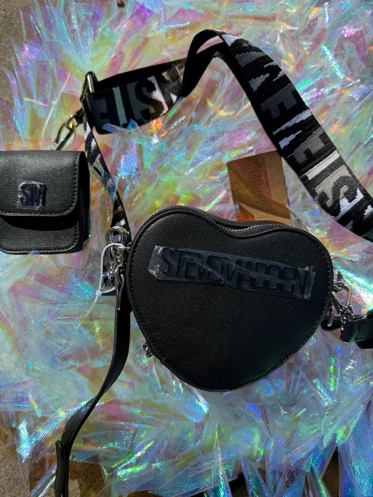 Steve Madden Crossbody Corazón Color Negro