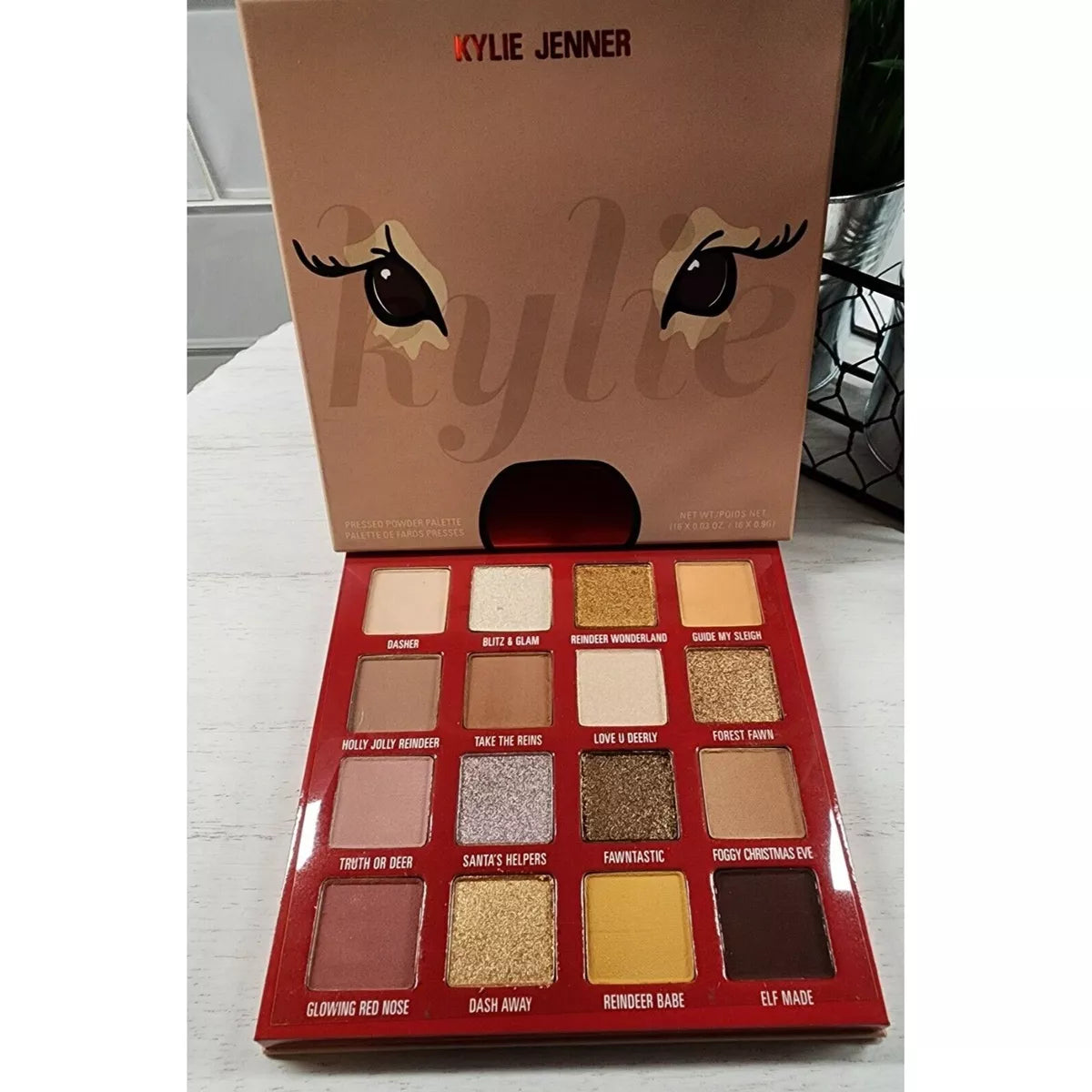 KYLIE JENNER PRESSED POWDER PALETTE (EDICIÓN LIMITADA)