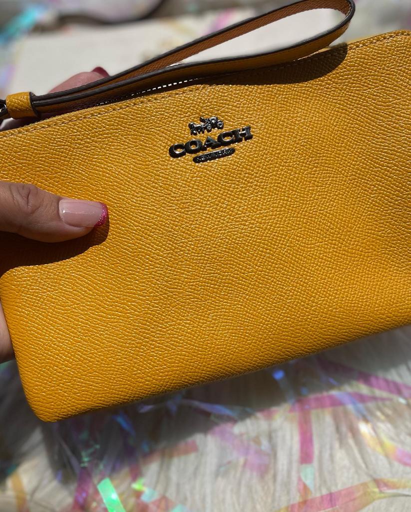 Coach Muñequera Cierre Sencillo Amarilla 20x12