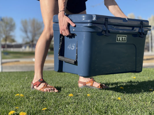 YETI Hielera Rígida Tundra 45 (26 LATAS) Tono AZUL MARINO