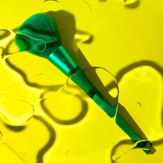 REAL TECHNIQUES DAYGLEAM SURREAL SHEEN POWDER BRUSH #0070