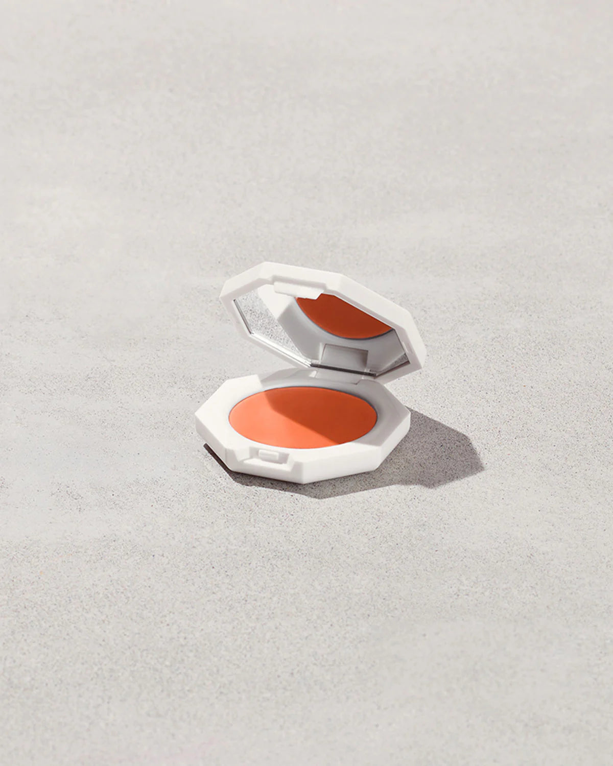 FENTY BEAUTY By Rihanna cheeks out tono 11 Peach face