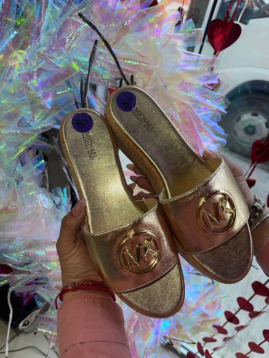 Calzado MICHAEL KORS Tacon Bajo Color Dorado Talla 8.5