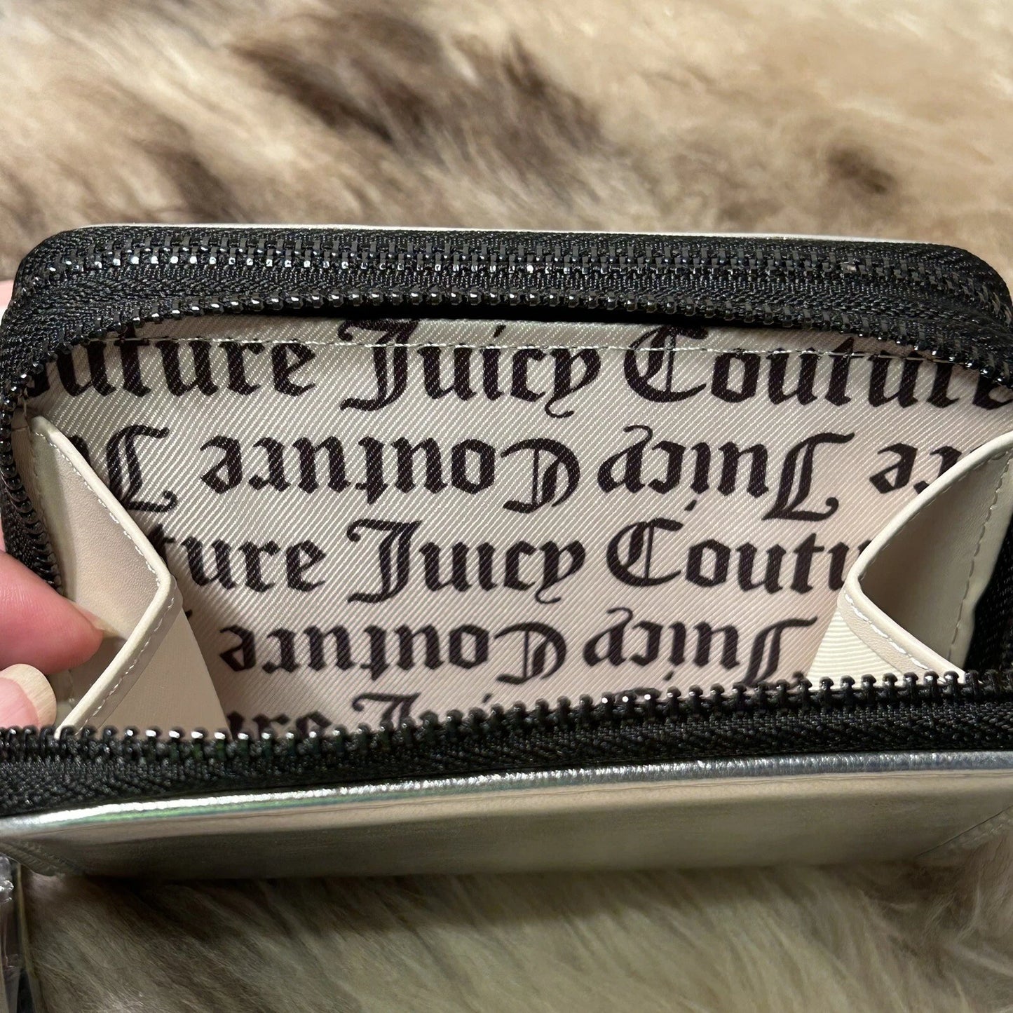 Cartera Juicy Couture String Of Pearls Double Medium Zip Around Wallet